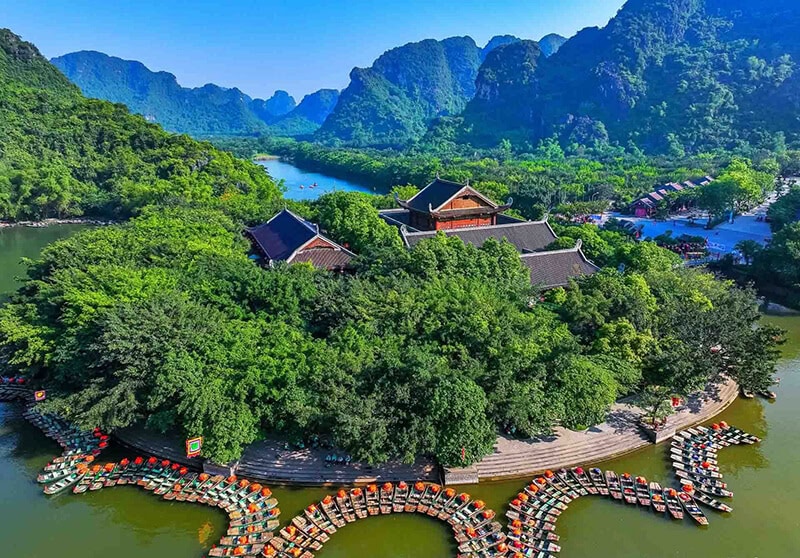 Excursion to Trang An, Vietnam